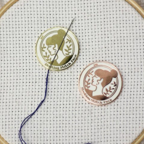 Resting Stitch Face Yellow Gold Magnetic Needle Minder