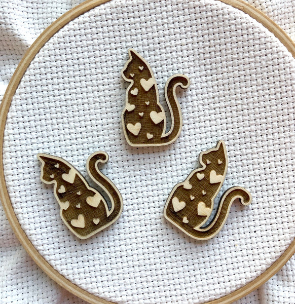 Singing Cat Wooden Needle Minder Cover Minder 