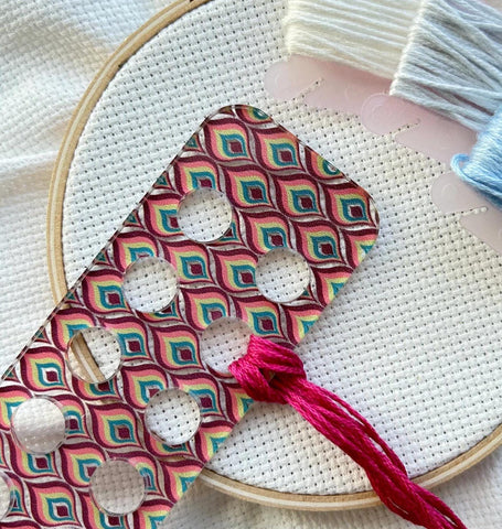 Peacock Feather Inspired Embroidery Floss Organizer for 20 Colors | Rainbow Geometric Transparent Thread Holder