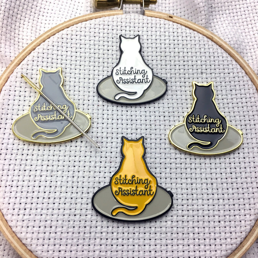 Needle Minder, double ended, cat - A Threaded Needle